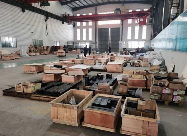 Heavy-Duty Hydraulic Valve and Pipe Fitting System for Industrial Machinery