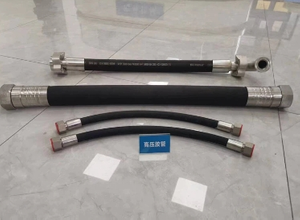 High-pressure hydraulic rubber hose assembly with 4-wire braid reinforcement